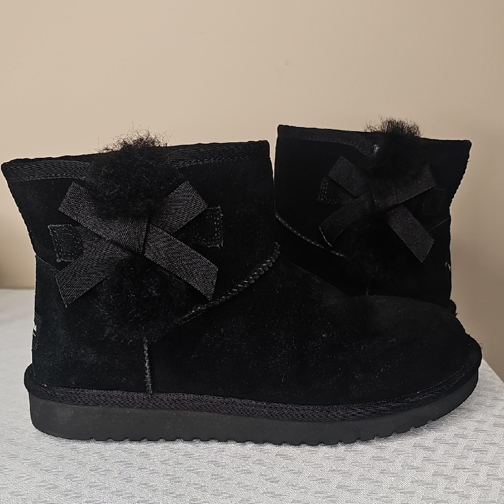 Koolaburra Black Suede‎ Winter Boots with Bow